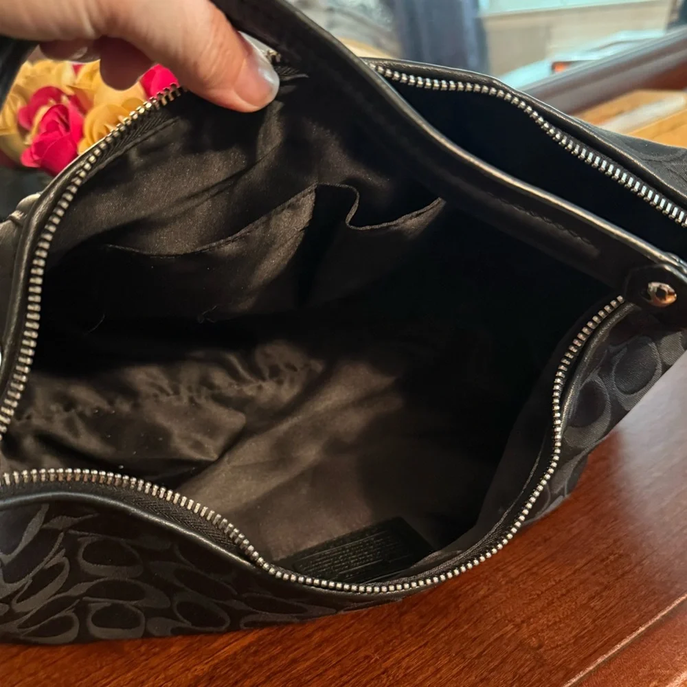 Vintage Like New Coach Madison Hailey Hobo Shoulder Bag - Picture 4 of 5